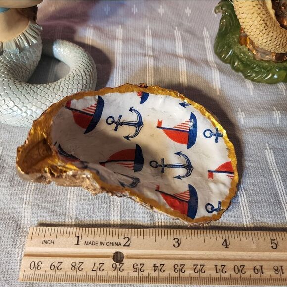 DECOUPAGE SAILBOATS AND ANCHORS ON A OYSTER SHELL - Picture 7 of 8